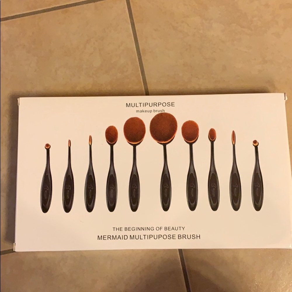 Makeup brush
